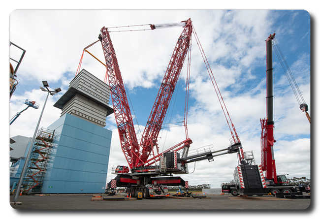 Minimizing the delay for adjusting the crane’s counterweight with auxillary cranes allowed the team to execute the project both efficiently and meticulously.