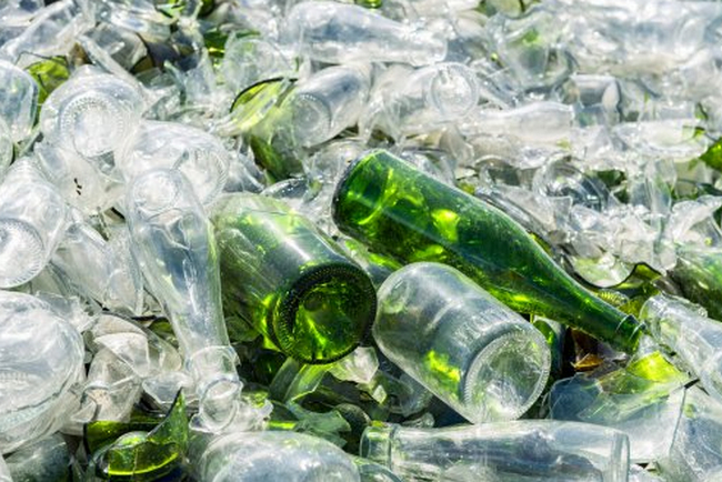 Bearings have to endure challenging conditions in glass recycling plants. Photo: iStock.com/pixinoo