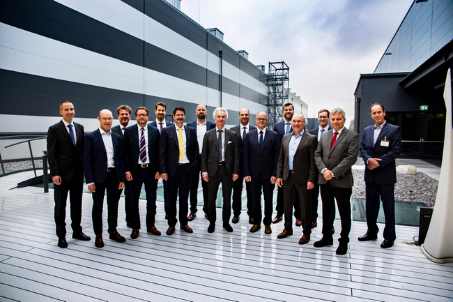   AMAG Rolling and ANDRITZ: group photo at the contract signing ceremony © AMAG Rolling 